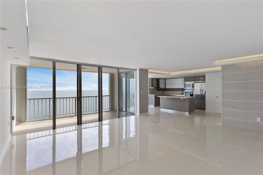 INCREDIBLE UNIT! KEY BISCAYNE'S EXCLUSIVE CASA DEL MAR CONDO - Beach Condo for sale in Key Biscayne, Florida on Beachhouse.com