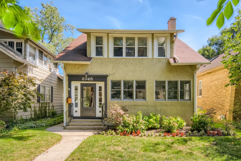 You're sure to love this charming 3 bed/2.5 bath SFH in the - Beach Home for sale in Evanston, Illinois on Beachhouse.com