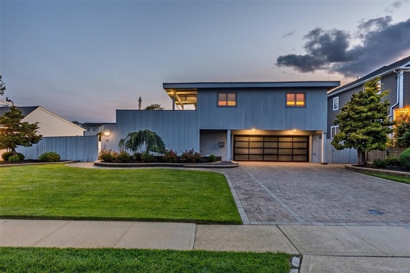 LOOK AT YOUR CALENDARS AND CLEAR YOUR SCHEDULE BECAUSE YOU ARE - Beach Home for sale in Massapequa, New York on Beachhouse.com