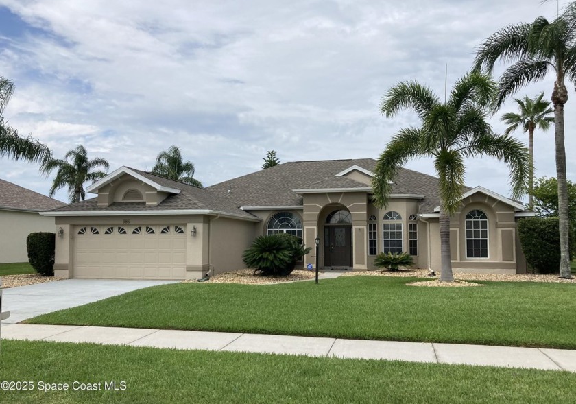 Welcome to your dream pool home in Suntree, perfectly nestled on - Beach Home for sale in Melbourne, Florida on Beachhouse.com