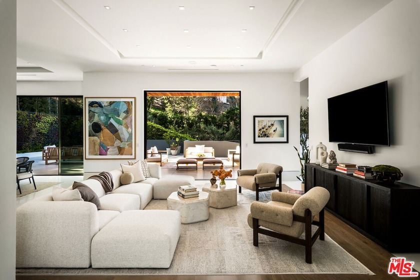 Incredible Value - Motivated! Unharmed by the January fires - Beach Home for sale in Pacific Palisades, California on Beachhouse.com