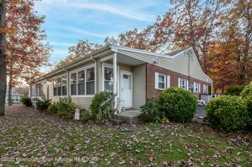 Cedar Glen's 55+ Community premieres this charming 2 Bed 1 Bath - Beach Home for sale in Toms River, New Jersey on Beachhouse.com