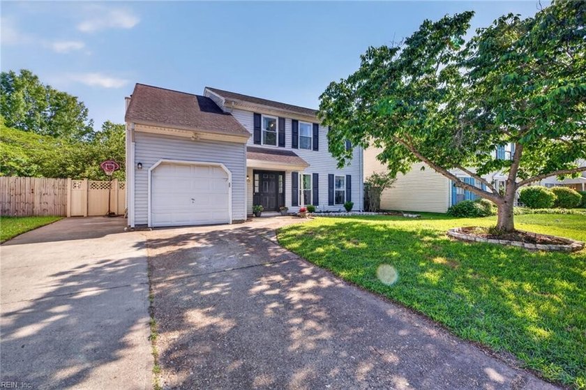 Beautifully updated detached home in the highly sought-after - Beach Home for sale in Virginia Beach, Virginia on Beachhouse.com