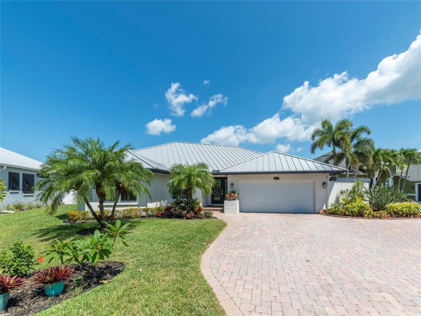 Spectacular custom built waterfront, pool home situated on an - Beach Home for sale in Apollo Beach, Florida on Beachhouse.com