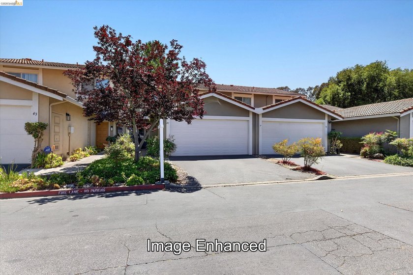 A spacious Oakland Hills townhome offering comfort, natural - Beach Townhome/Townhouse for sale in Oakland, California on Beachhouse.com