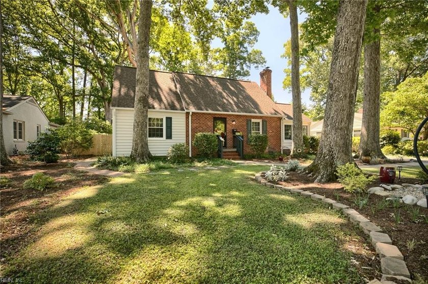 Welcome to this beautifully updated 4 bedroom 2 bath home - Beach Home for sale in Newport News, Virginia on Beachhouse.com