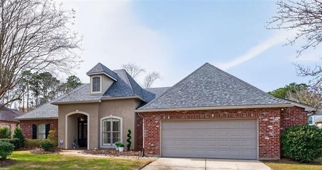 Highly sought LOCATION just 5 min to the Causeway Bridge in a - Beach Home for sale in Mandeville, Louisiana on Beachhouse.com