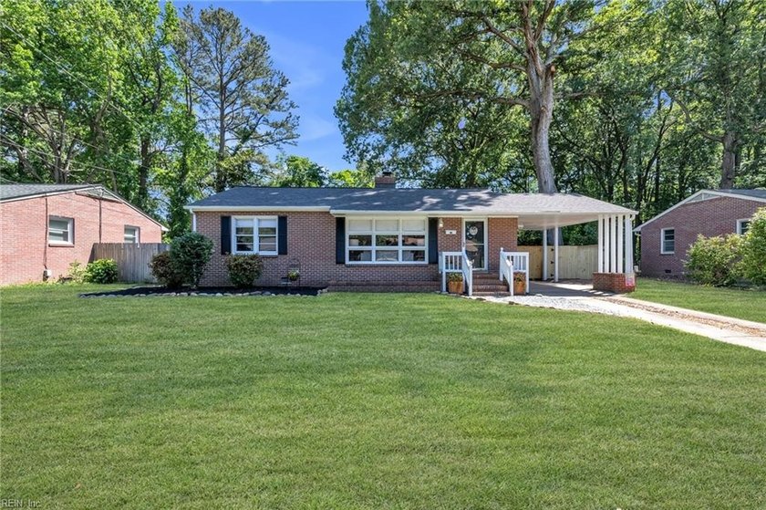 Charming brick ranch in Newport News offering comfortable - Beach Home for sale in Newport News, Virginia on Beachhouse.com