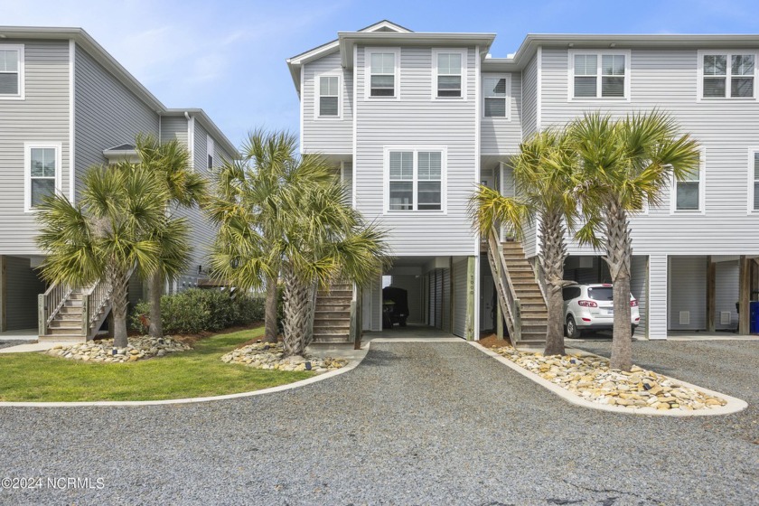 BEAUTIFUL ICW VIEWS from all floors. This 3 bedroom, 3 bathroom - Beach Townhome/Townhouse for sale in Oak Island, North Carolina on Beachhouse.com