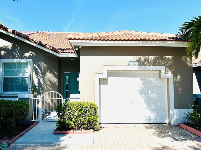 This beautiful one-story Villa with water view has a large - Beach Condo for sale in Sunrise, Florida on Beachhouse.com