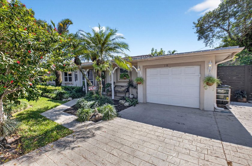 Welcome to this charming and versatile 3-bedroom, 2-bathroom - Beach Home for sale in Delray Beach, Florida on Beachhouse.com