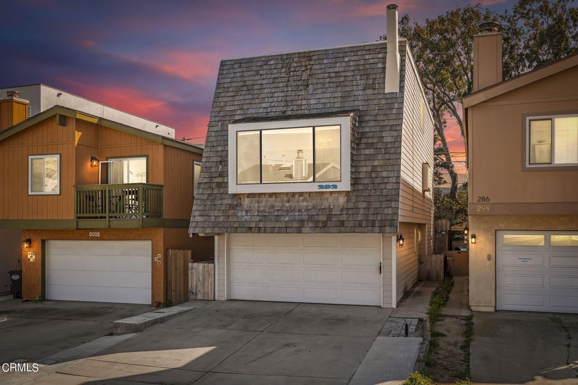 Fabulous tri-level beach home located at Hollywood by the Sea at - Beach Home for sale in Oxnard, California on Beachhouse.com