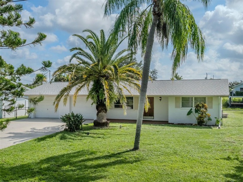 Waterfront Nokomis home with direct access to the gulf. This - Beach Home for sale in Nokomis, Florida on Beachhouse.com