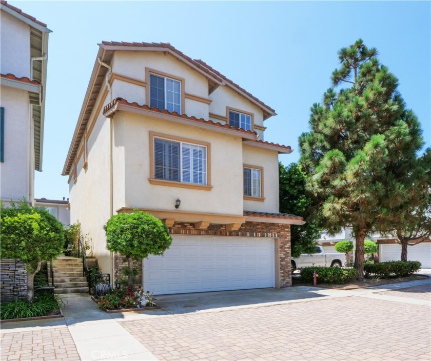 This Rare Redondo Beach SFR-D Detached is a Townhouse Style Home - Beach Townhome/Townhouse for sale in Redondo Beach, California on Beachhouse.com