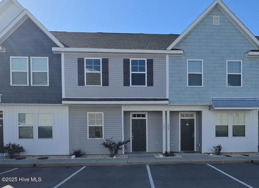 Just listed! Check out this 2 BR 2.5BA with office/bonus room - Beach Townhome/Townhouse for sale in Sneads Ferry, North Carolina on Beachhouse.com