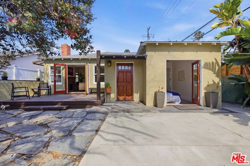 A rare opportunity in the highly sought-after Silver Triangle of - Beach Home for sale in Venice, California on Beachhouse.com