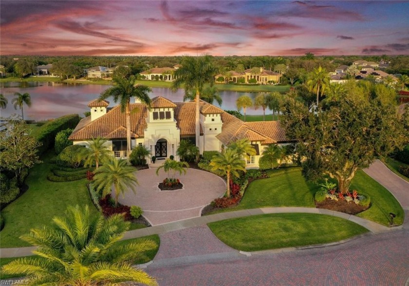 Imagine living in this Full Membership Golf Home in the - Beach Home for sale in Naples, Florida on Beachhouse.com