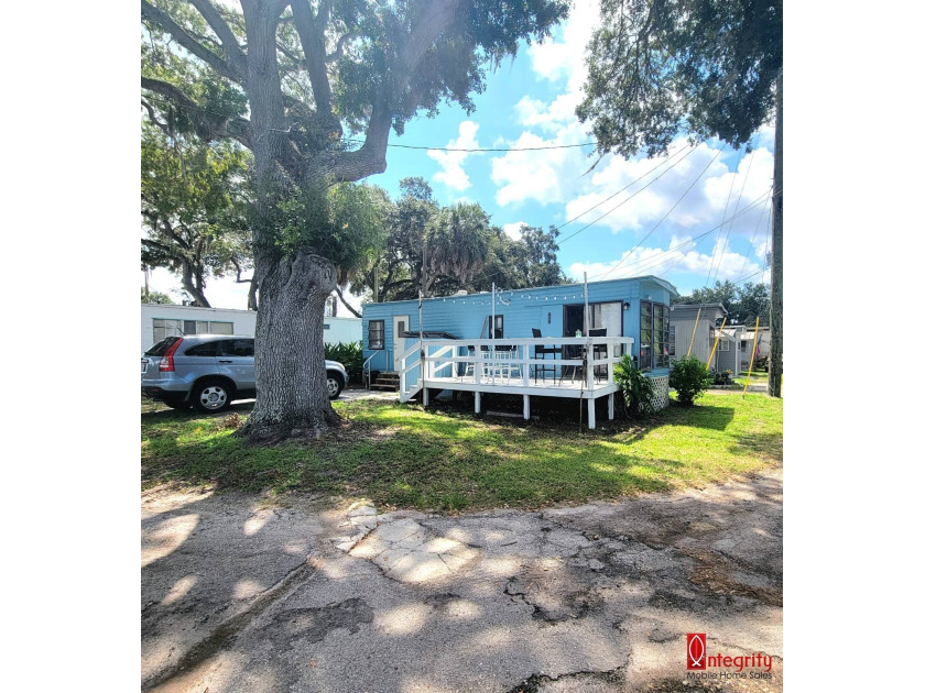 Welcome to this adorable 1-bedroom, 1-bath home located in a - Beach Home for sale in Ruskin, Florida on Beachhouse.com