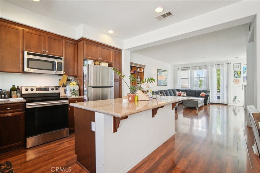 Welcome home to this light and bright Signal Hill residence - Beach Condo for sale in Signal Hill, California on Beachhouse.com