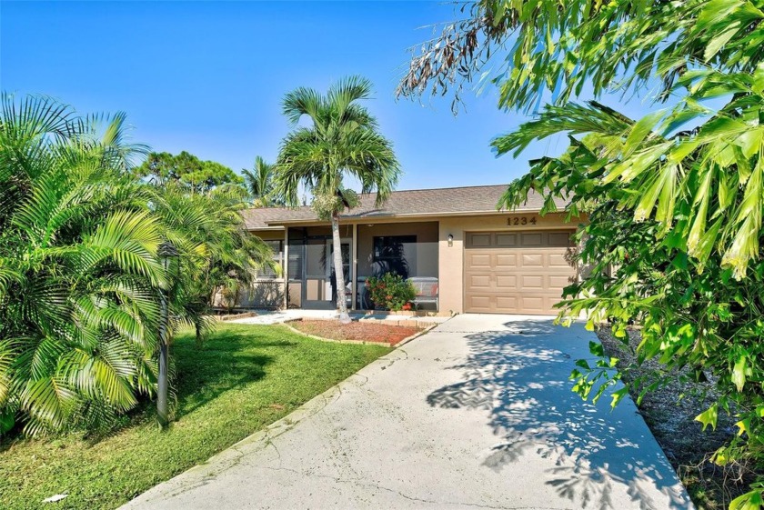 NEW ROOF 2022! Don't miss out on this adorable move-in ready 2 - Beach Home for sale in Venice, Florida on Beachhouse.com