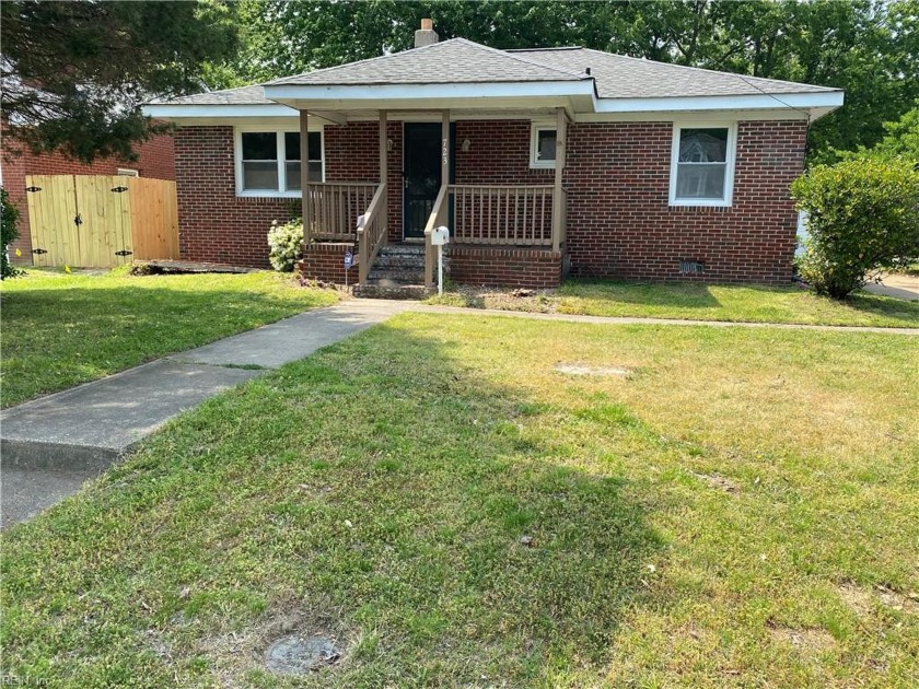 Beautiful home, you have to see!!!  Brick 3bed, 1 bath with - Beach Home for sale in Newport News, Virginia on Beachhouse.com