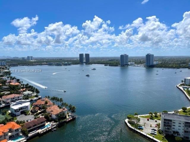 Spacious, fully furnished 2 bed and 2 bath residence with split - Beach Condo for sale in Aventura, Florida on Beachhouse.com