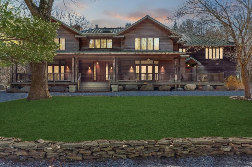 Welcome to 4 Elfland Court, located in the prestigious Cove Neck - Beach Home for sale in Cove Neck, New York on Beachhouse.com