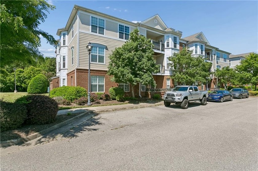 Exceptional top-floor corner condo offering effortless - Beach Condo for sale in Newport News, Virginia on Beachhouse.com