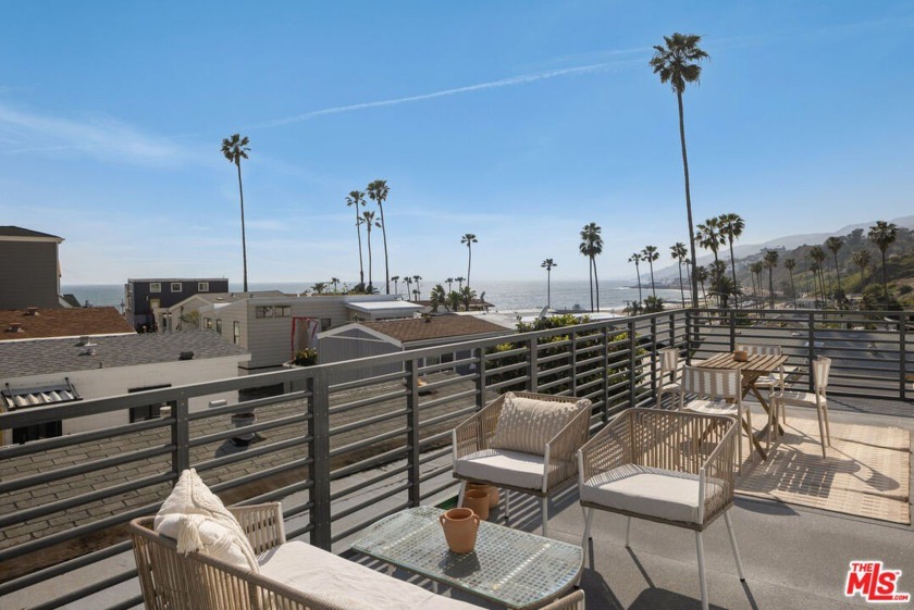 This brand-new construction offers two upstairs bedrooms, each - Beach Home for sale in Pacific Palisades, California on Beachhouse.com