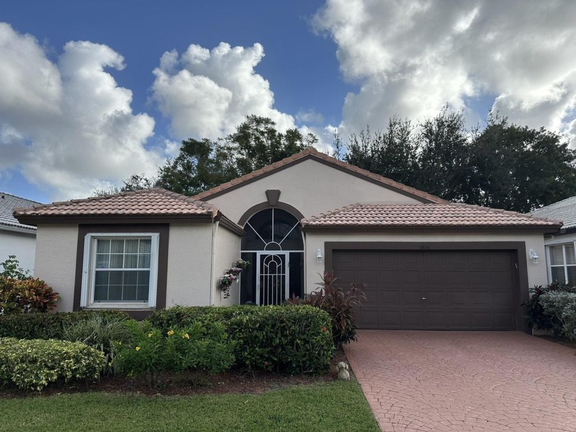 Lovely updated home in wonderful location in the popular - Beach Home for sale in Boynton Beach, Florida on Beachhouse.com