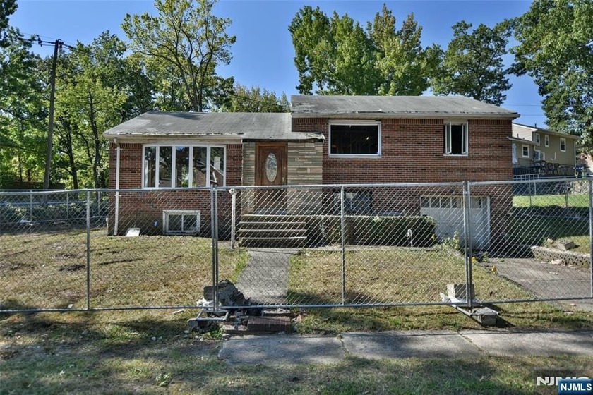 10 Plateau Avenue - Beach Home for sale in Fort Lee, New Jersey on Beachhouse.com