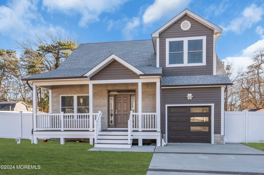 GORGEOUS Newer construction home,  THREE YEARS YOUNG HOME - Beach Home for sale in Toms River, New Jersey on Beachhouse.com