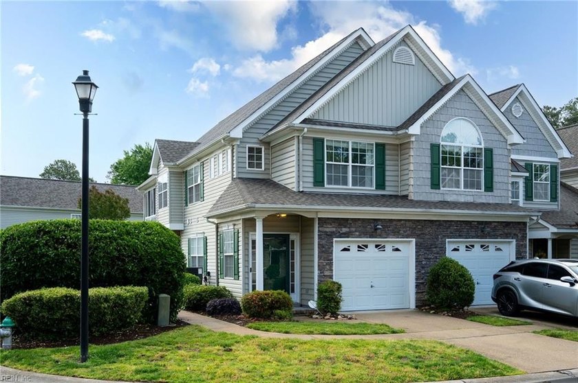 Beautiful 3-bedroom, 2-bath condo featuring a spacious open - Beach Condo for sale in Portsmouth, Virginia on Beachhouse.com