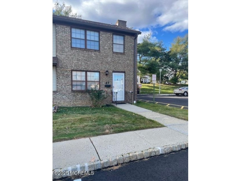 Your next home is waiting for you. End unit with 2 bedrooms and - Beach Townhome/Townhouse for sale in Hazlet, New Jersey on Beachhouse.com