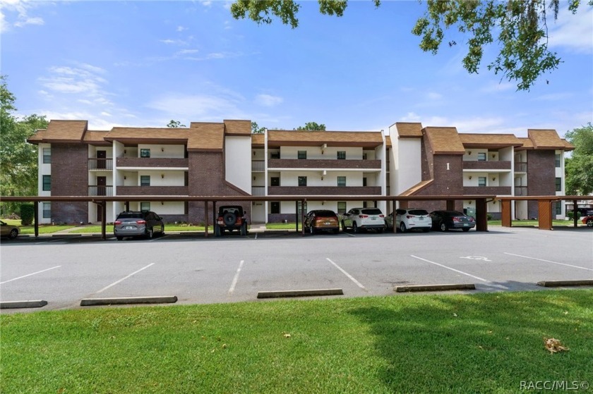 Discover carefree living in this nicely styled 2-bedroom - Beach Condo for sale in Homosassa, Florida on Beachhouse.com