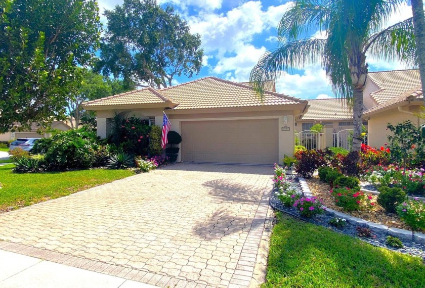 Welcome to this inviting villa in Lancaster Lakes! This home has - Beach Home for sale in Boynton Beach, Florida on Beachhouse.com