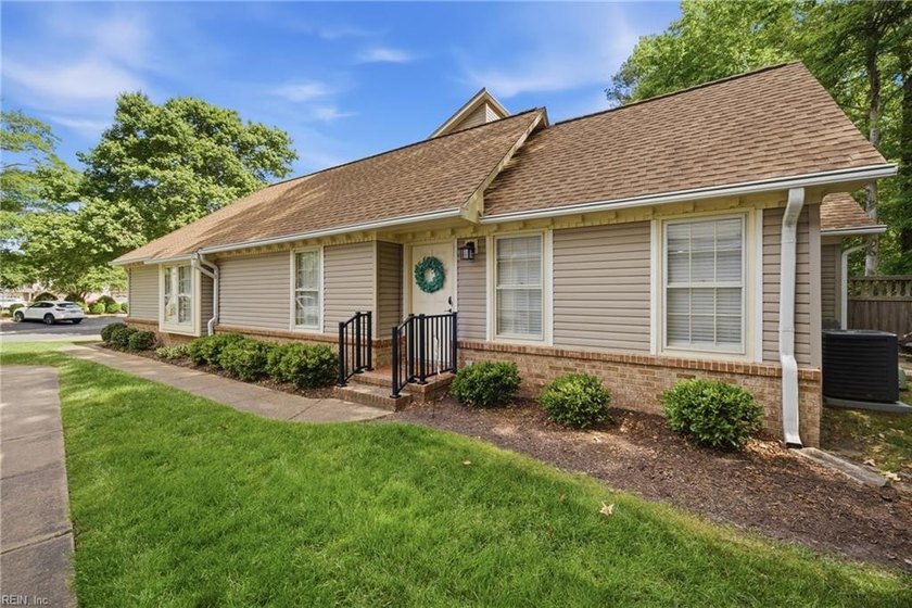 Welcome to this beautifully renovated, single-level condo. Head - Beach Condo for sale in Chesapeake, Virginia on Beachhouse.com