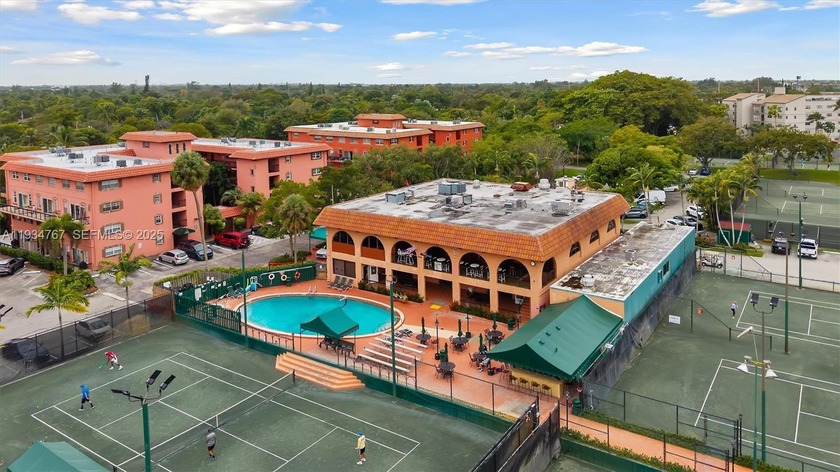 Welcome to Apartment 110 at the prestigious Tennis Club--where - Beach Condo for sale in Fort Lauderdale, Florida on Beachhouse.com