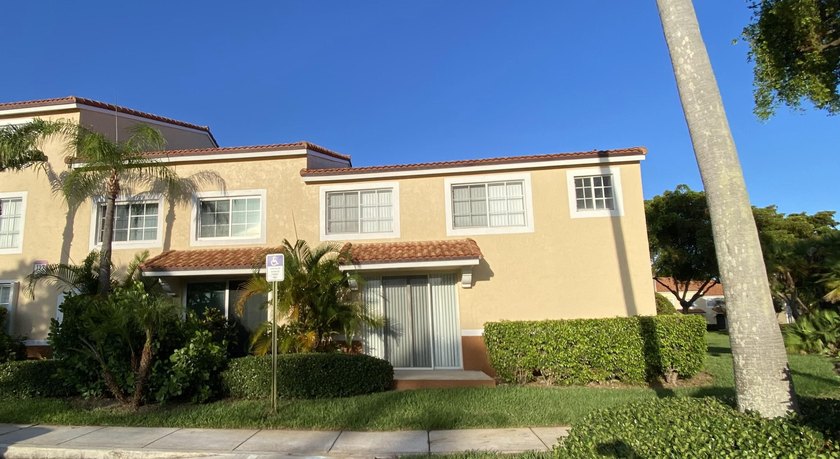 Enjoy living in a resort style gated intracoastal community with - Beach Townhome/Townhouse for sale in Hypoluxo, Florida on Beachhouse.com