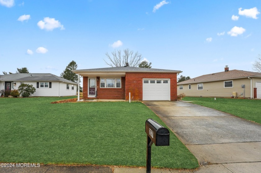 Welcome to Holiday City Berkeley!  This beautifully maintained - Beach Home for sale in Toms River, New Jersey on Beachhouse.com