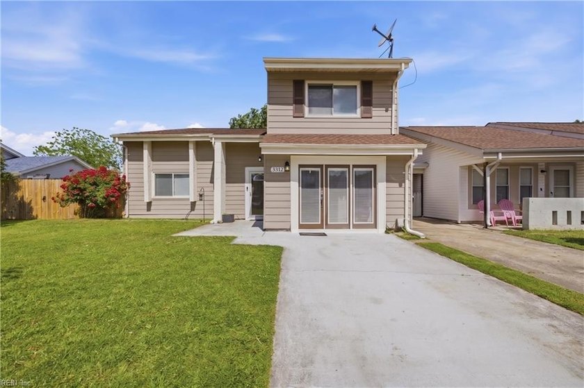 Beautifully updated 4-bedroom, 2.5-bath twinhome located on a - Beach Townhome/Townhouse for sale in Virginia Beach, Virginia on Beachhouse.com