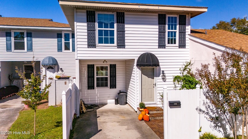Motivated seller! A rare find! Two bedroom, two and a half bath - Beach Townhome/Townhouse for sale in Morehead City, North Carolina on Beachhouse.com