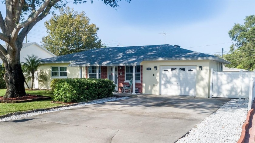 Under contract-accepting backup offers. WONDERFUL COMMUNITY in - Beach Home for sale in Largo, Florida on Beachhouse.com