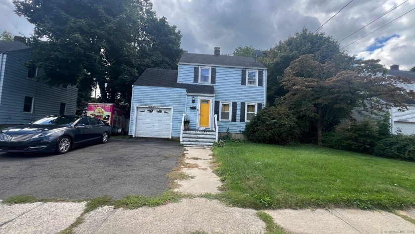 Beautifully maintained colonial in the heart of Stratford. This - Beach Home for sale in Stratford, Connecticut on Beachhouse.com