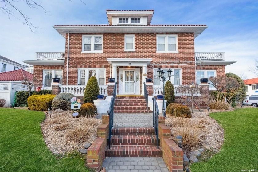 Welcome to 105 W. Walnut!!! This centrally located Brick - Beach Home for sale in Long Beach, New York on Beachhouse.com