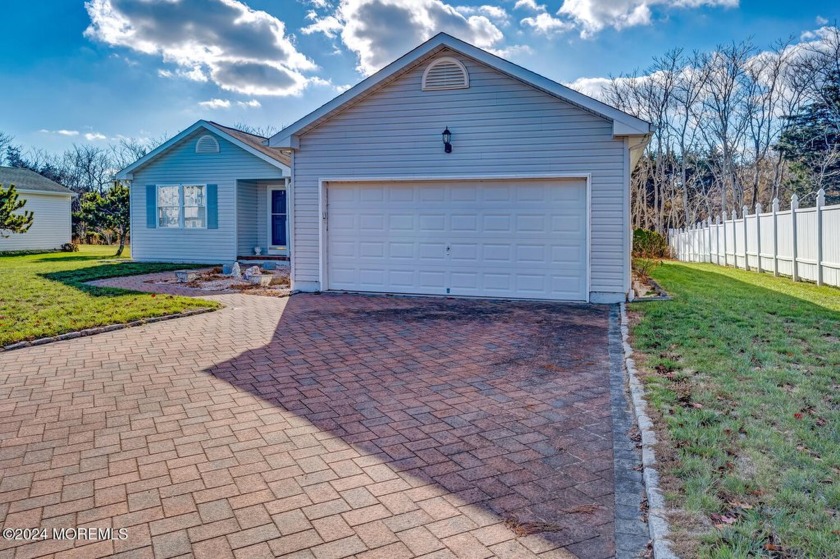 This lovely ranch-style home in the Eagle Bay neighborhood of - Beach Home for sale in Little Egg Harbor, New Jersey on Beachhouse.com