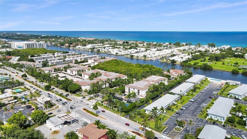 PRICED RIGHT TO MAKE IT YOUR OWN! This 2 bedroom, 2 bath split - Beach Condo for sale in Boynton Beach, Florida on Beachhouse.com