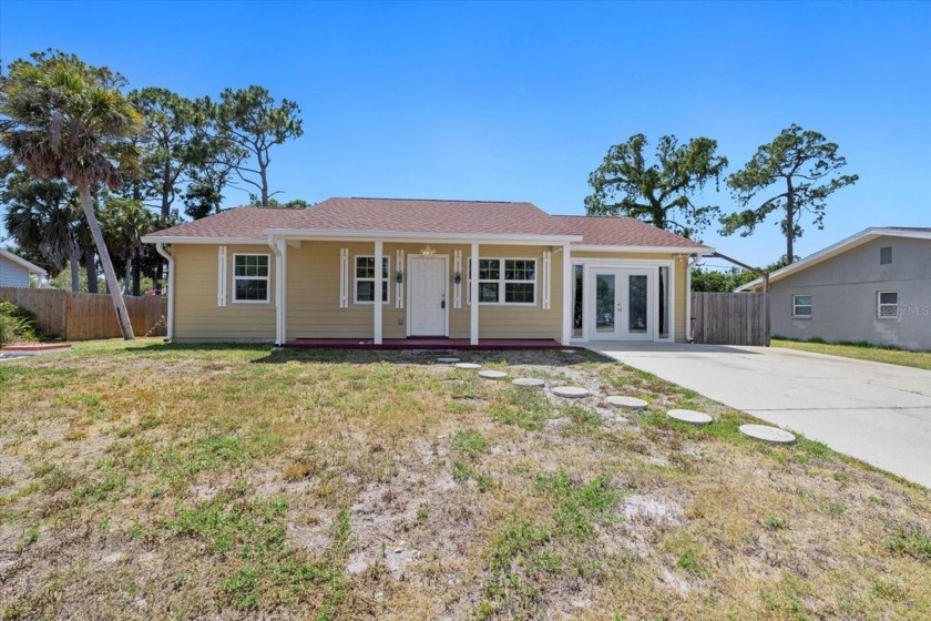 COMPLETELY REMODELED! 2 BED/ 2 BATH/ BONUS ROOM! NO HURRICANE - Beach Home for sale in Venice, Florida on Beachhouse.com