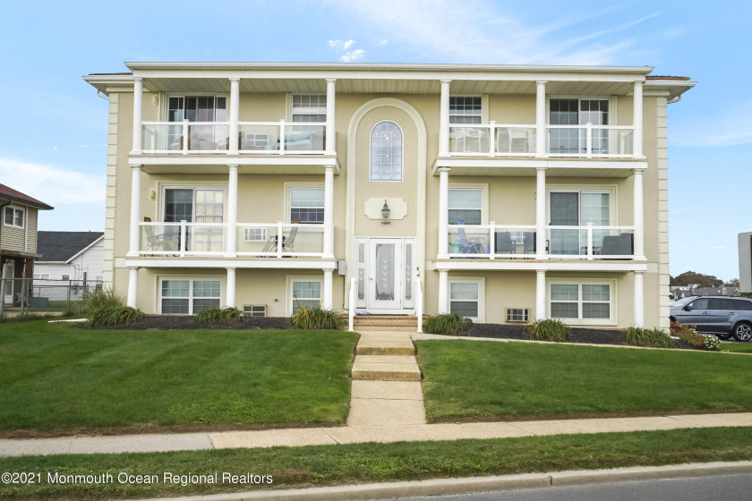 Pristine Condo Fully Furnished, so All you have to do is unpack - Beach Condo for sale in Avon By The Sea, New Jersey on Beachhouse.com