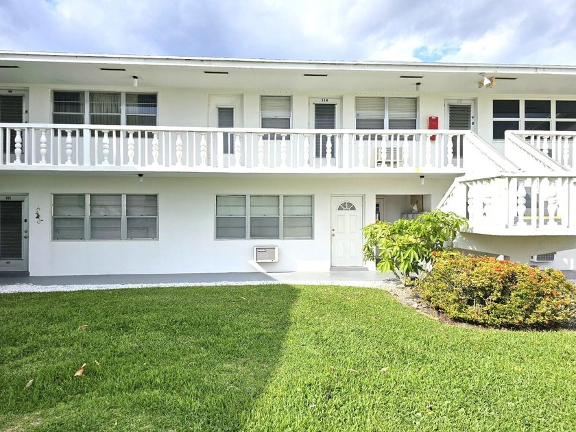 Welcome to easy living! This charming downstairs one-bedroom - Beach Condo for sale in West Palm Beach, Florida on Beachhouse.com